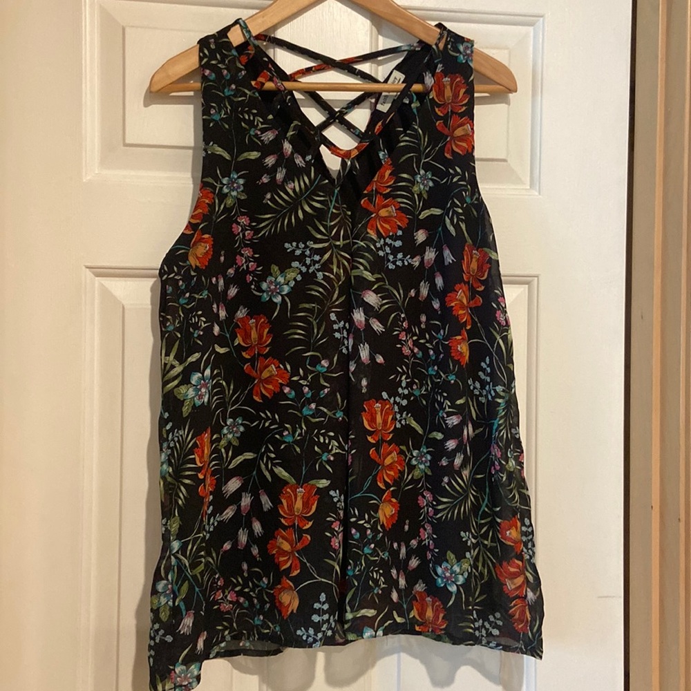 Faith and Joy Los Angeles size large Sleeveless floral blouse 🌸